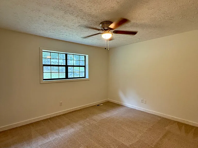 108 Allen Rd — Photo 9