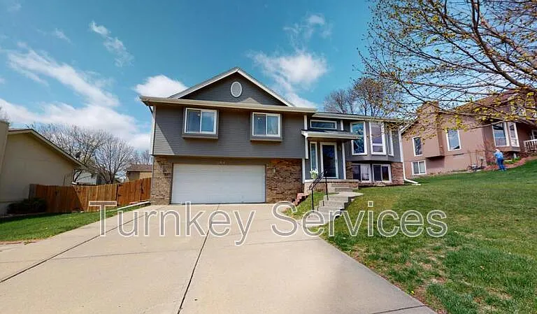 204 Summerset Dr — Photo 1