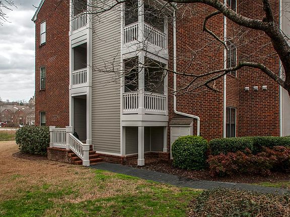 3rd image of 102 Ashlawn Ct