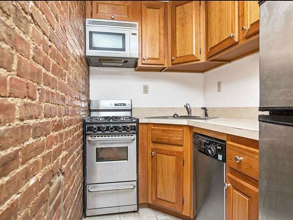 4th image of 134 W 74th St #A2