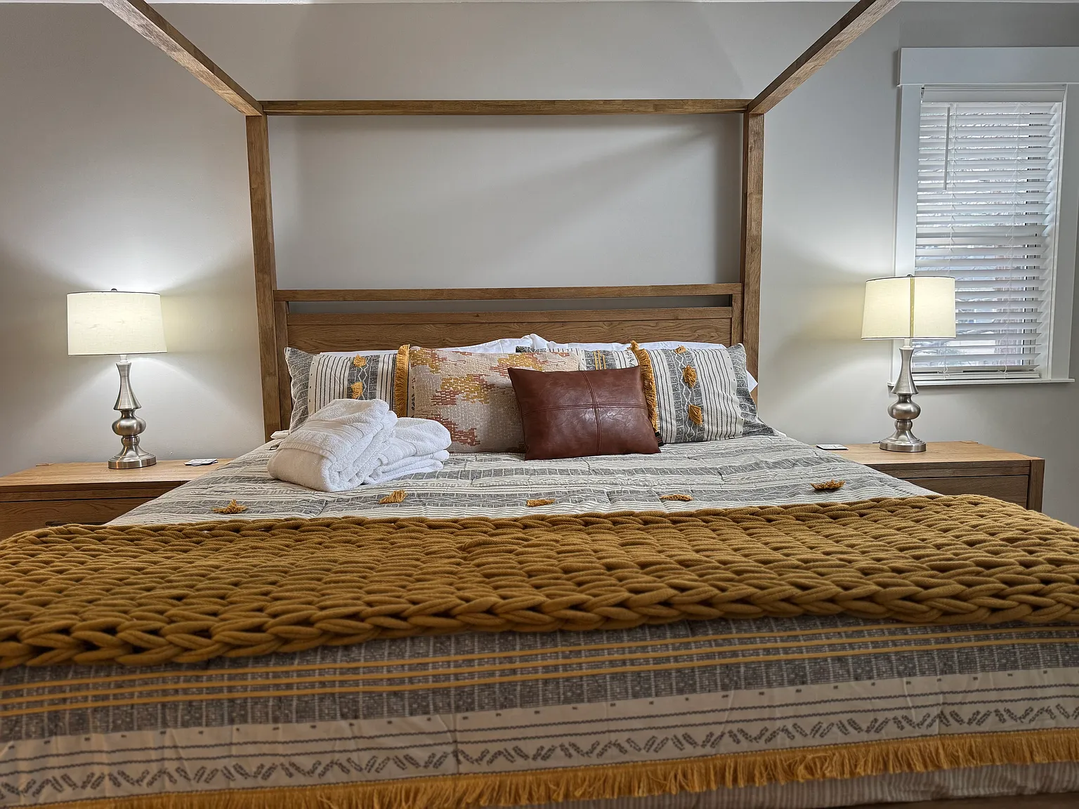 5 bed, 2564 sqft, $5,500 — Photo 4
