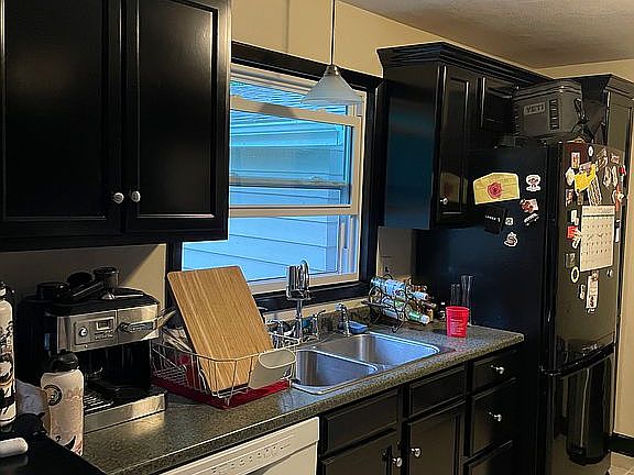5th image of 217 Elliott Dr