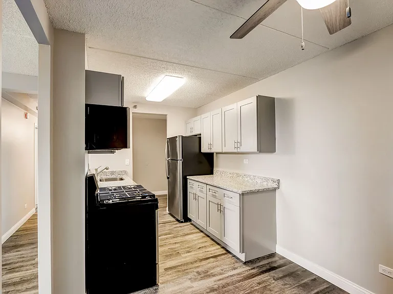 Bartlett Court Apartments — Photo 45