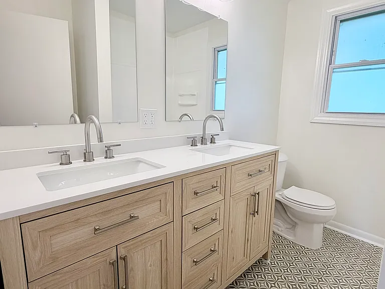 2nd Floor Full Bathroom
