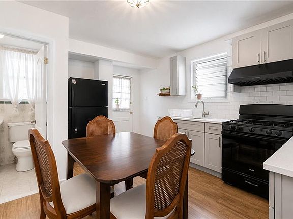 3rd image of 76 Greenleaf Ave