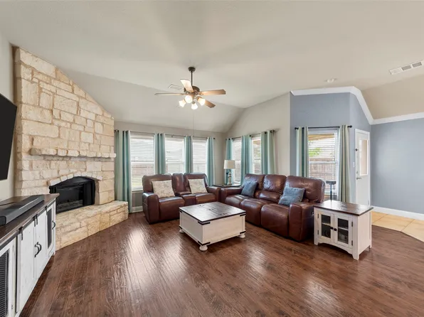 504 Magnolia Dr, Nevada, TX 75173