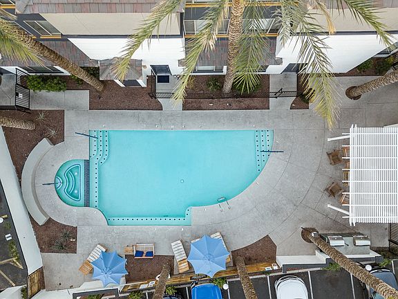 5th image of 222 W Clarendon Ave #144
