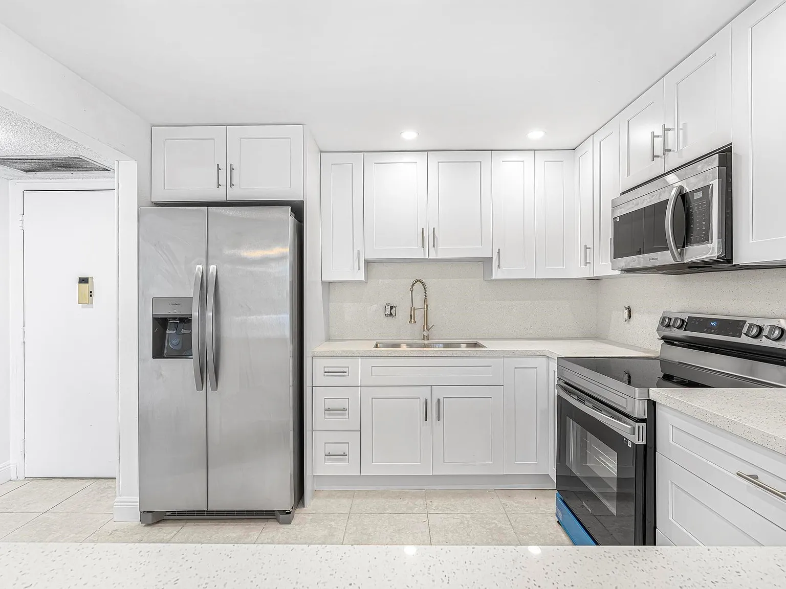 1 bed, 1.5 bath, 1148 sqft, $1,700 — Photo 2