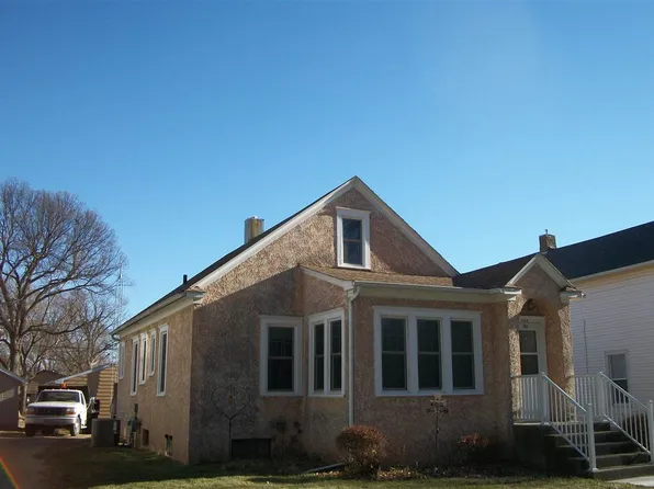 704 Locust St, Yankton, SD 57078