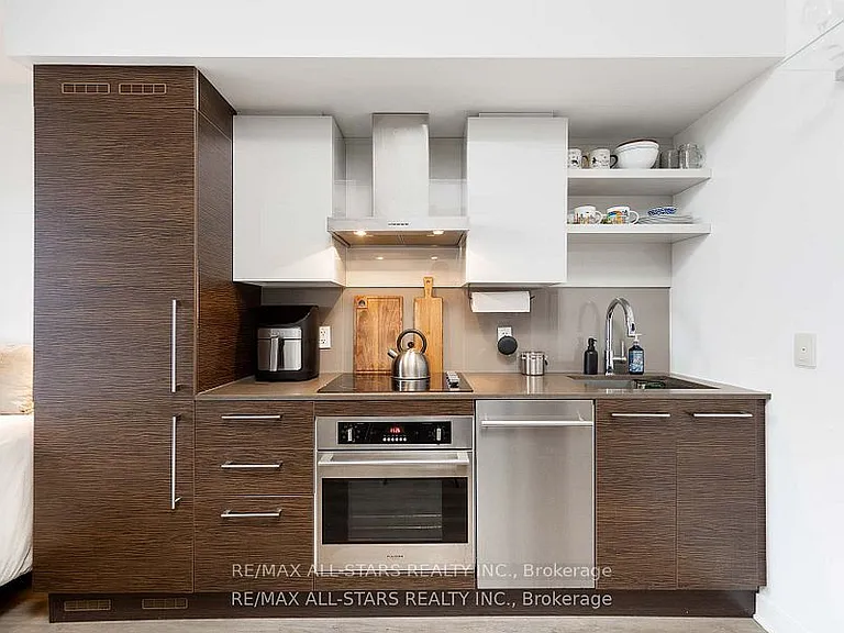 1030 King St W #908 — Photo 11