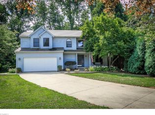 8696 Old Village Ln, Mentor, OH 44060
