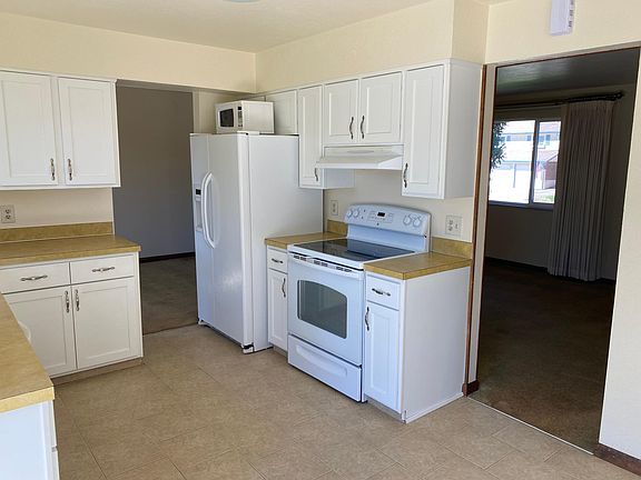 Kitchen on mid level