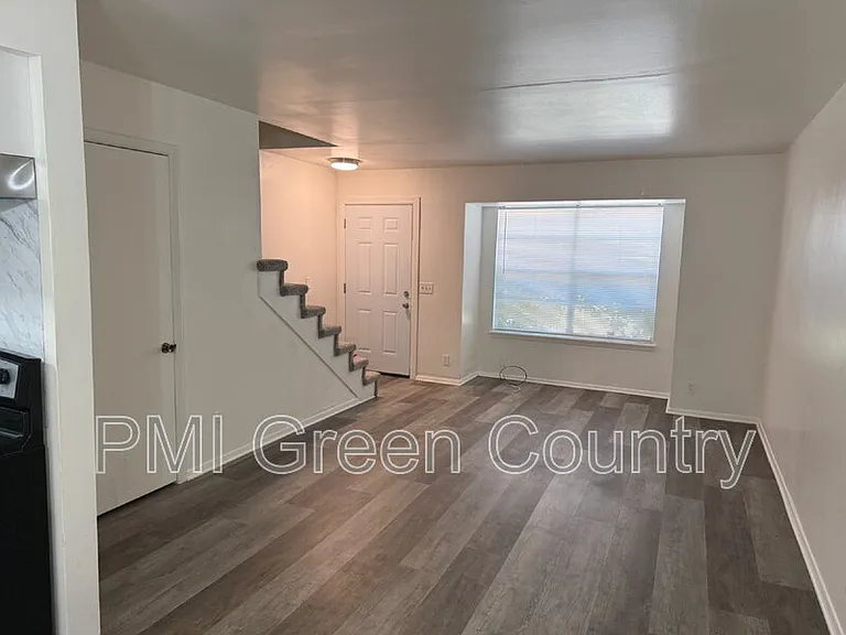 4704 S Darlington Ave #D6 — Photo 4
