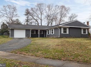 90 Twin Hill Dr, Willingboro, NJ 08046