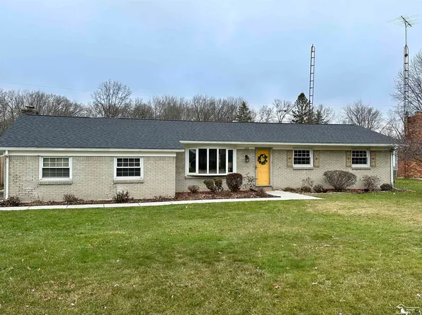 1424 Indian Creek Dr, Temperance, MI 48182