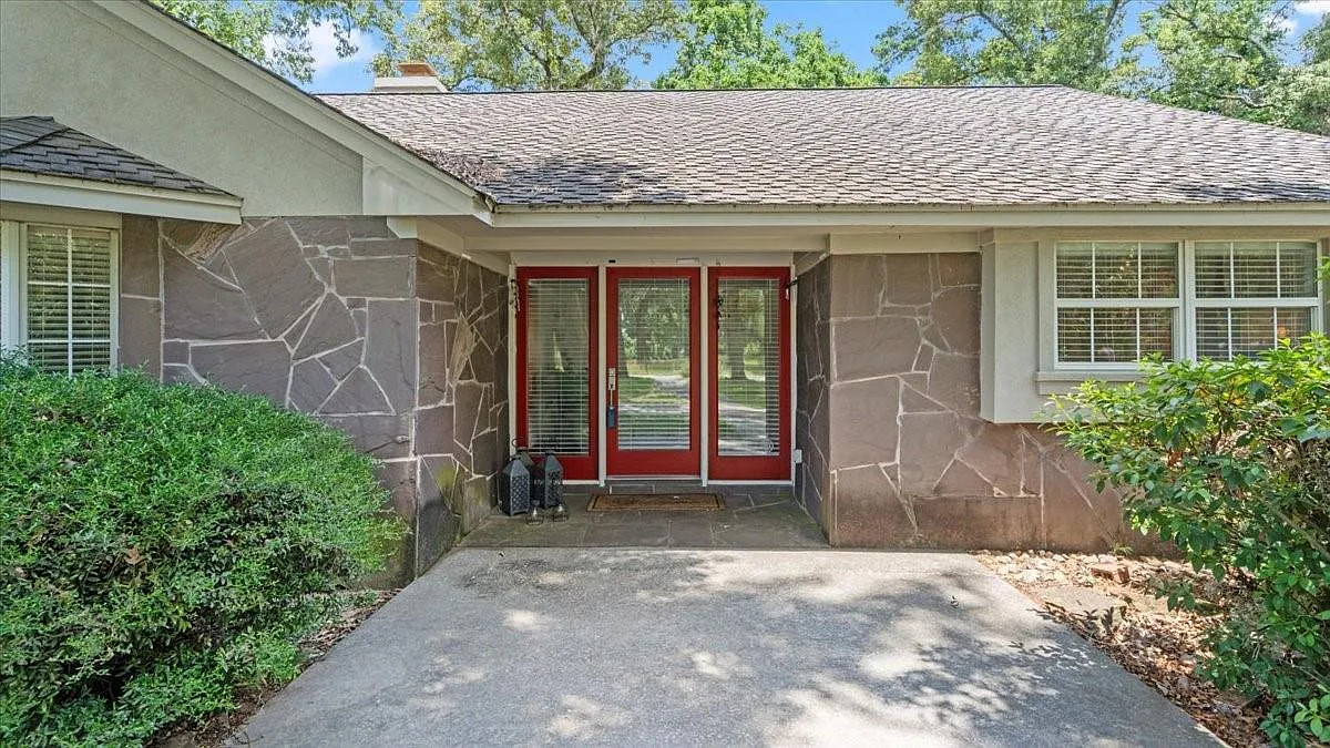 4 bed, 4.5 bath, 3330 sqft, $4,500 — Photo 3