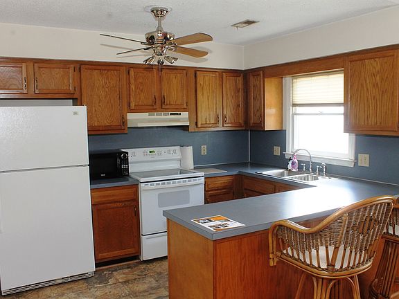 3rd image of 123D W Victoria Ct