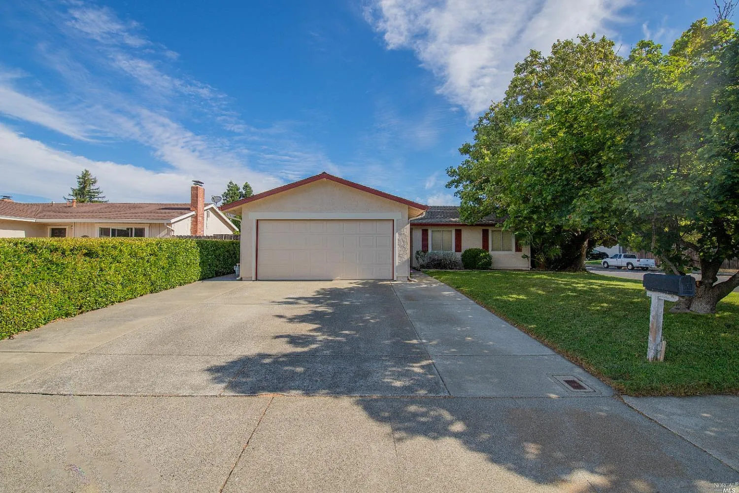 143 Somerville Drive photo 1