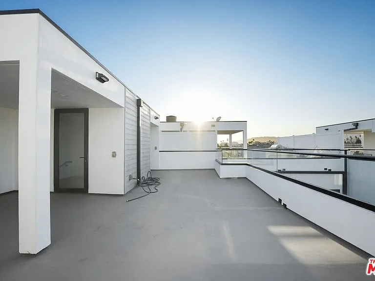 735 N Gramercy Pl — Photo 20