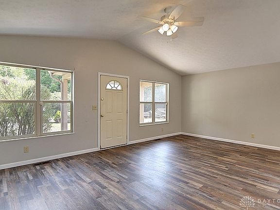 5th image of 719 Louis St