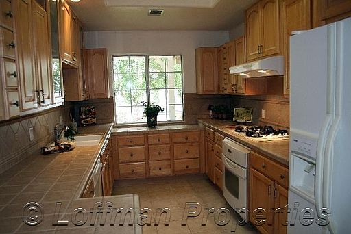 4th image of 816 Redwood Ave