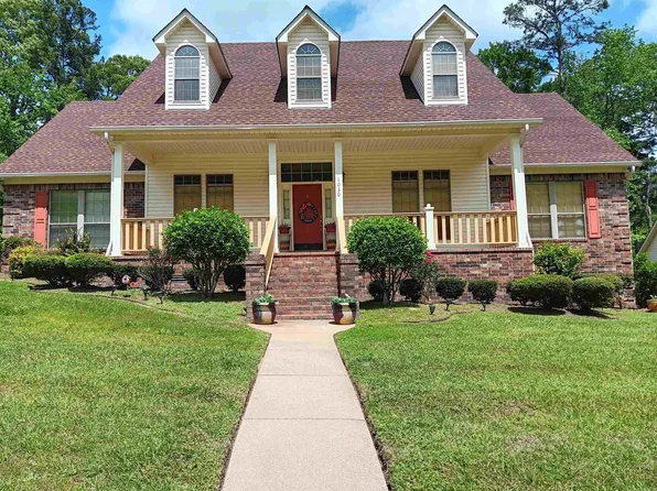 1030 Oakridge Dr, Camden, AR 71701