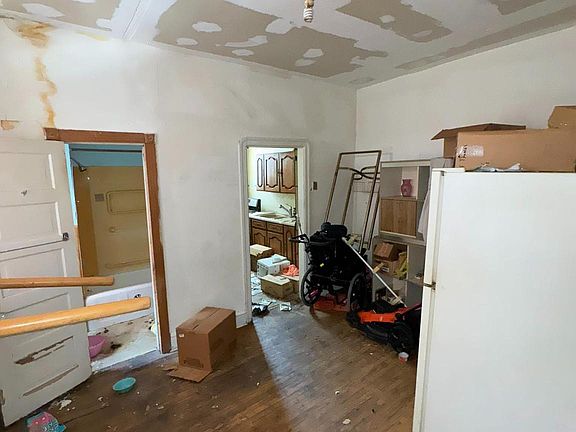 5th image of 538 Elkins Ave