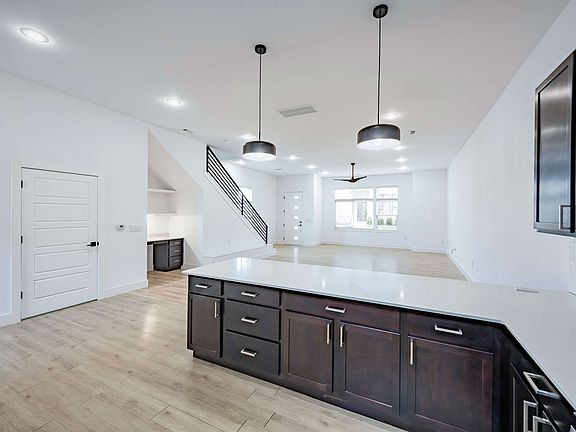 4th image of 215 SE 34th St #3302