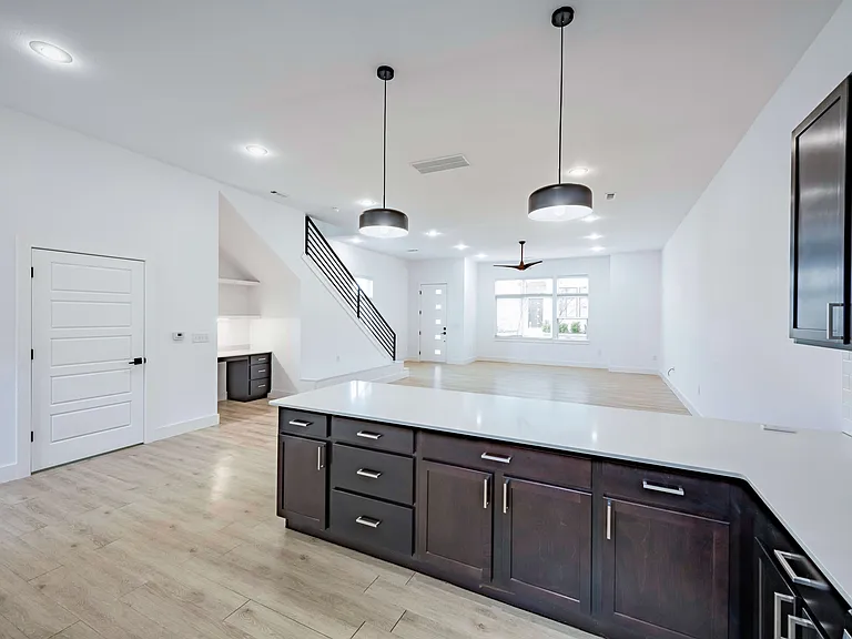 215 SE 34th St — Photo 4