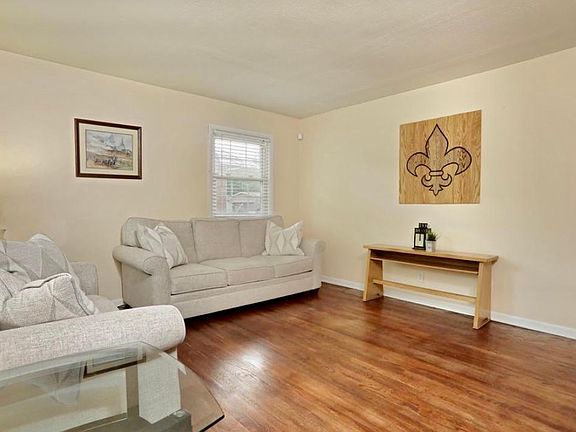 3rd image of 3816 Klondike Ln