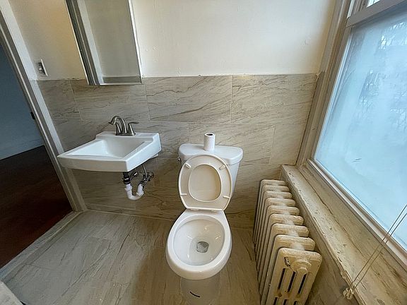2nd image of 6040 Elmwood Ave #2