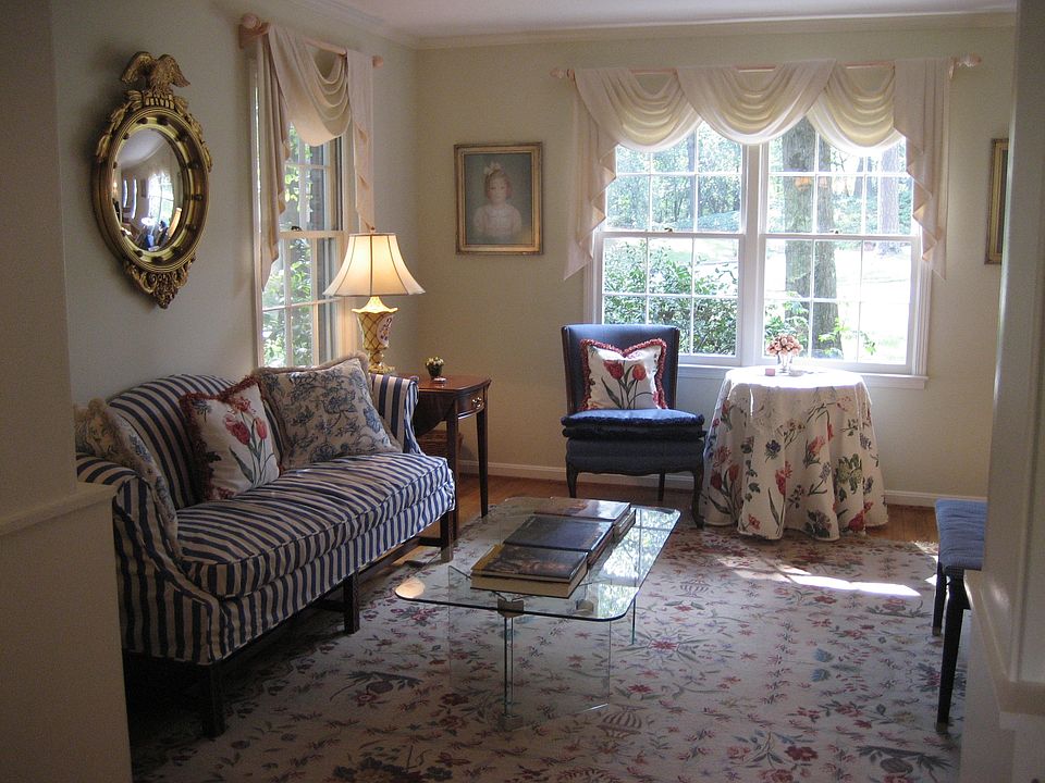 2nd image of 1935 Sunbury Pl NW
