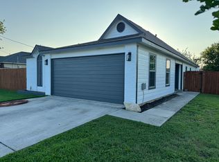 100 Hunters Dr, Kyle, TX 78640