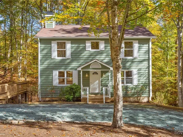 6 Goldfinch Ct, Palmyra, VA 22963