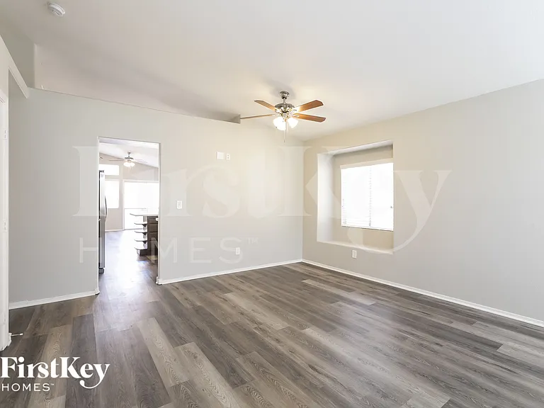 1900 Toscanini Way — Photo 5