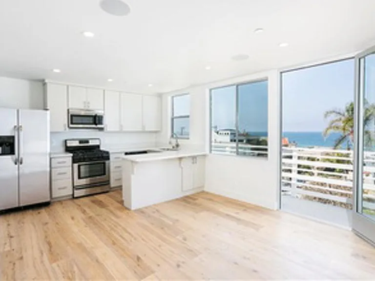3302 Manhattan Ave #6 — Photo 4