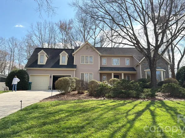 212 Rose Arbor Ln, Matthews, NC 28105