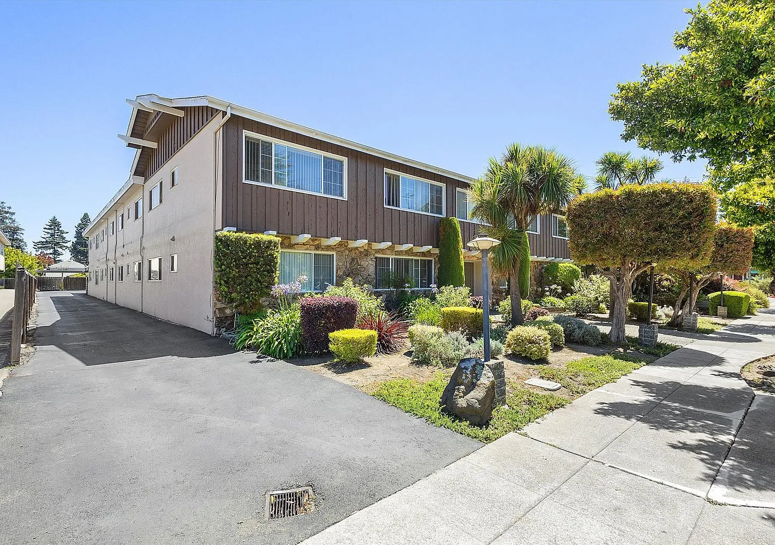 1212 Regent St #J - 2 bedroom | 1 bath — Photo 2
