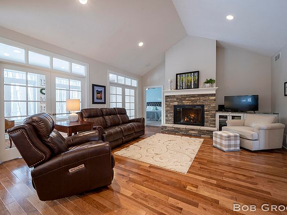 3rd image of 5336 Meadow Run Dr SW
