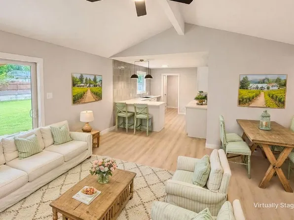 1221 Greenway Dr, Mesquite, TX 75149
