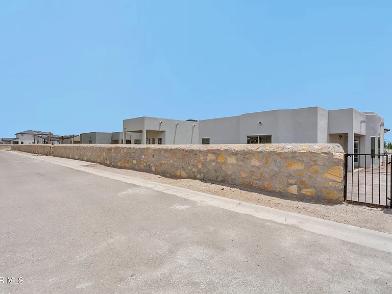 13095 Emerald Hills Ave — Photo 25
