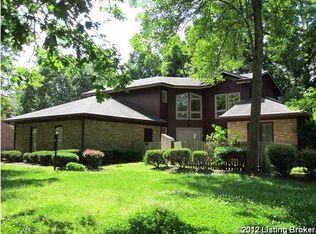 9100 Holly Springs Ct, Lyndon, KY 40242