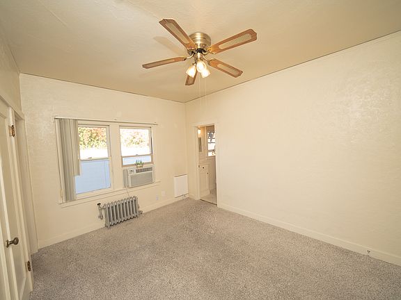 2nd image of 914 23rd St APT 8