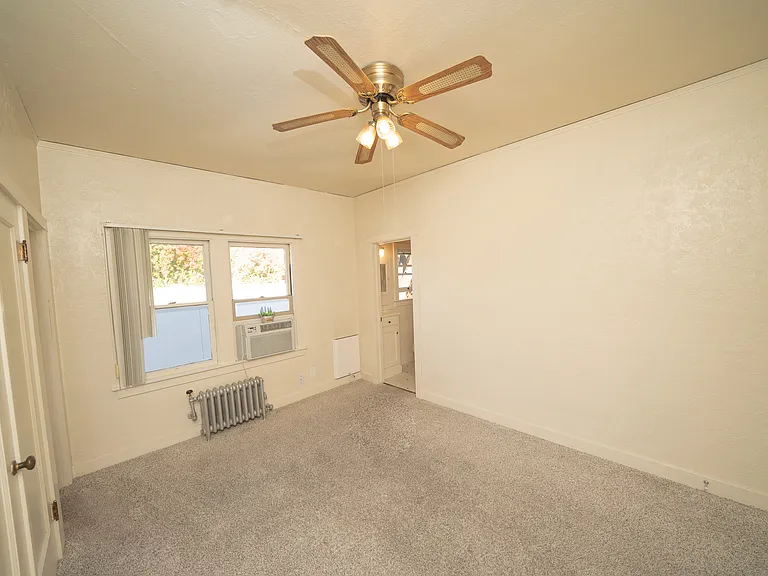 914 23rd St #8 — Photo 2