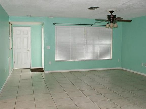 4th image of 2813 Dolphin Dr