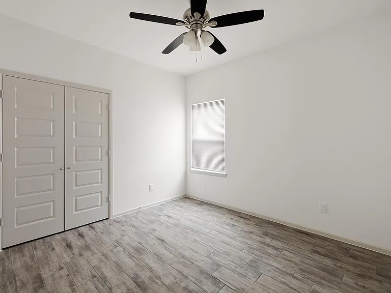 443 Medina Ln #3 — Photo 7