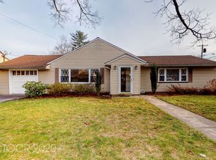 2 Harvey Ave, Rochelle Park, NJ 07662