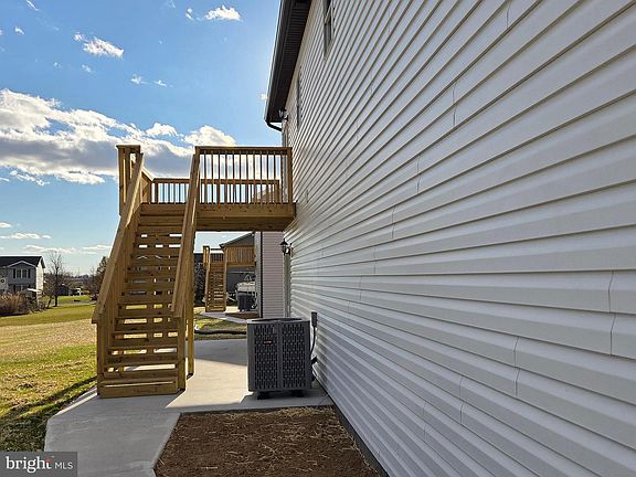 2nd image of 255 Grove Dr