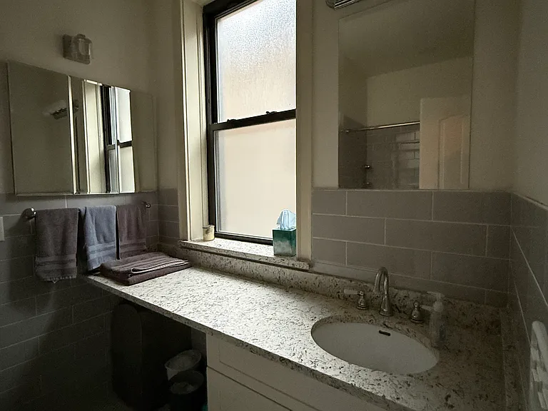 1134 W Oakdale Ave #2F — Photo 10
