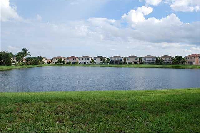 1st image of 4957 Victoria Cir